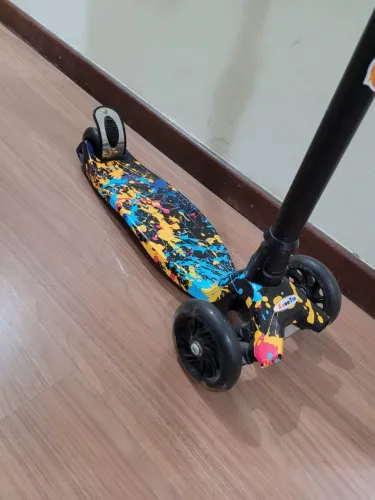 Patinete Infantil com Luz de Led - Como Nova!