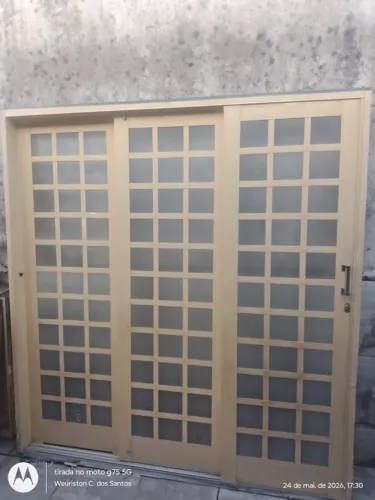 Porta de correr 3 folhas 2,10x2,00mts - Marca Gravia - 1.150,00
