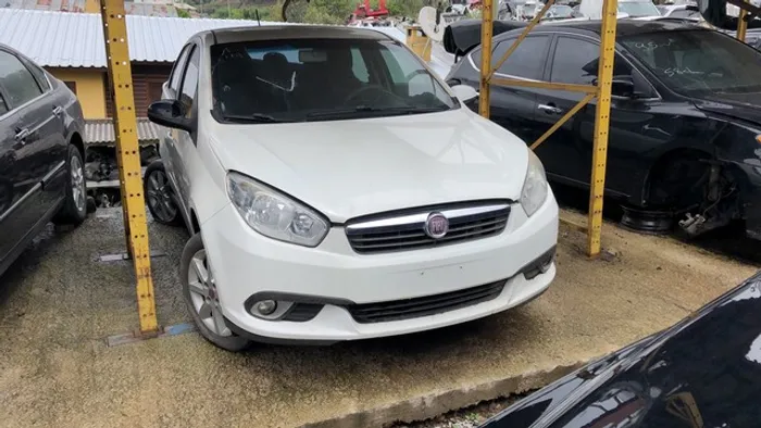 Fiat gran siena 2015 1.4 vendido em peças