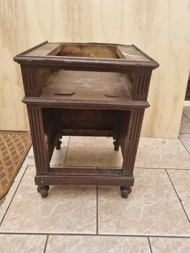 Mesa De Cabeceira/lateral Estilo Império Em Peroba Do Campo