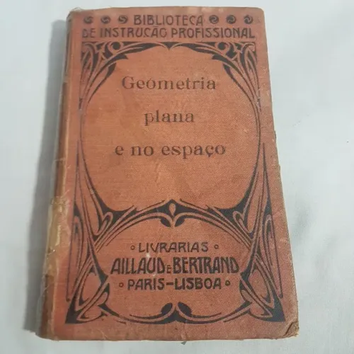 Livro antigo de Geometria 
