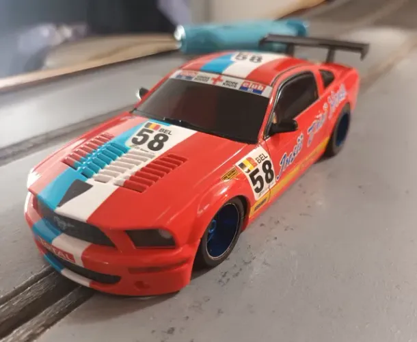 Carro de autorama Mustang preparado