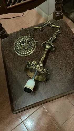 Lustre em bronze antigo