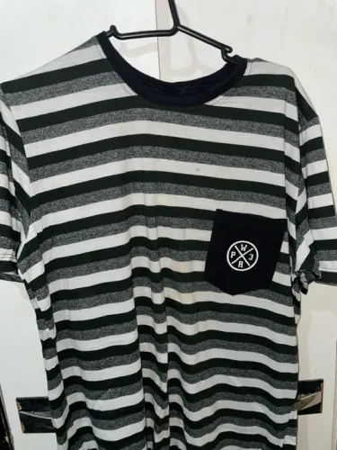 CAMISA LISTADA / PRETO, BRNACO E CINZA