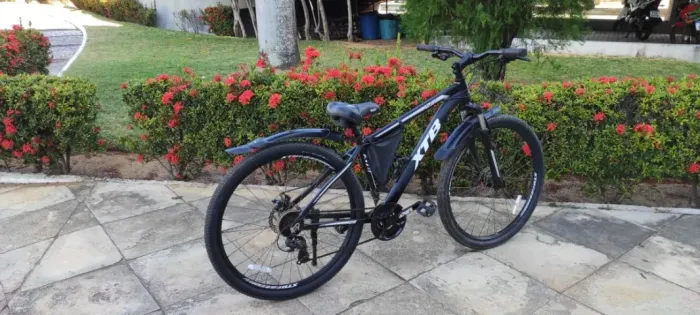 Bicicleta MTB, Aro 29, quadro 17, pouco usada, cor preta, assento em gel