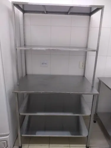 Mesa de inox com prateleira sob medida 