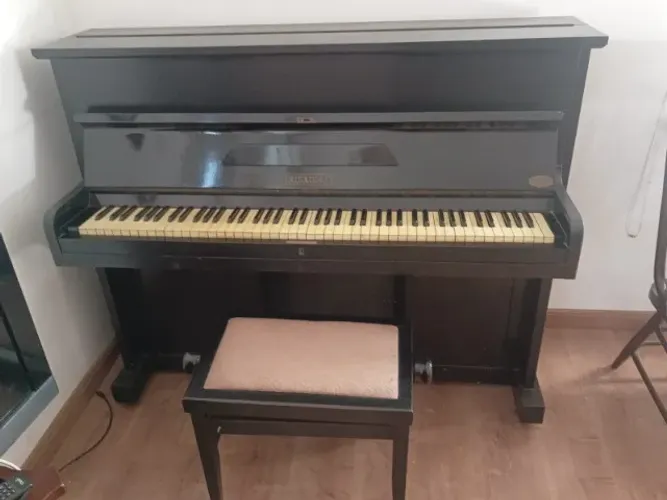 Piano Niendorf - Alemão