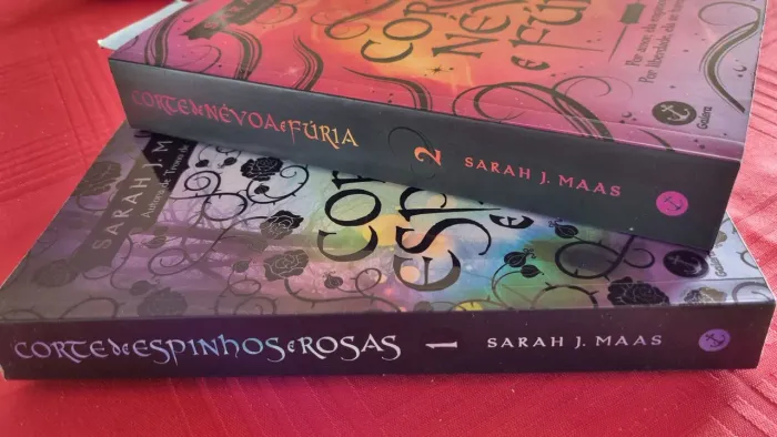 Corte de Espinhos e Rosas - Sarah J. Maas