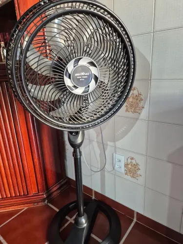 Ventilador de Coluna Britânia 170W Turbo - Potente e Silencioso