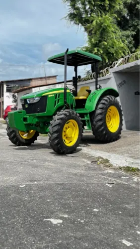 Trator John Deere 5080 E