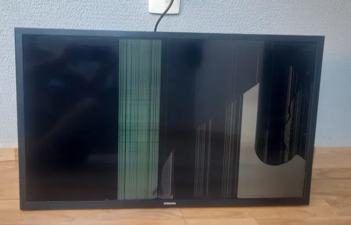 Tv Samsung led 32 tela trincada