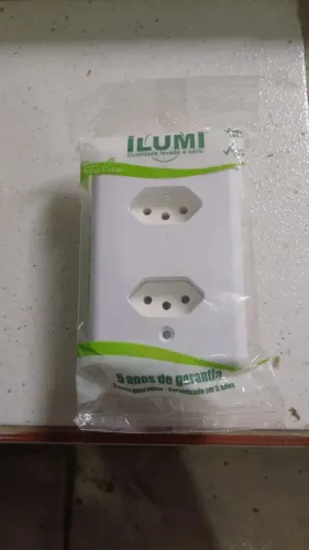 Tomada Dupla 2P+T 10A com Espelho Ilumi