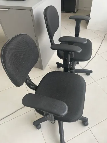 Cadeiras de escritório giratórias com apoio de braço - bom estado