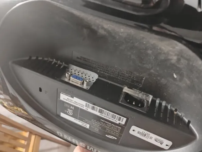 Monitor sansung Syncmaster 632nw 15.6