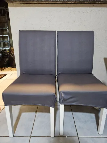 BARBADA! 2 Cadeiras de jantar usadas, boa madeira e assento