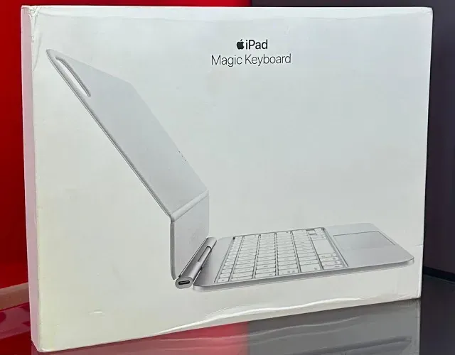 Apple Magic Keyboard for iPad Pro 11" M5 -  White - MWR03LL/A - Produto Novo, Lacrado