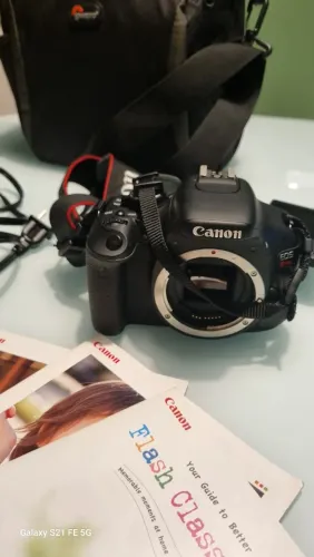 Máquina fotográfica Canon EOS Rebel T3i - pouco uso