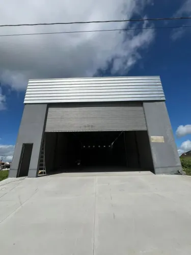 Imóvel para aluguel possui 300 metros quadrados em Senador Nilo Coelho - Arapiraca - AL