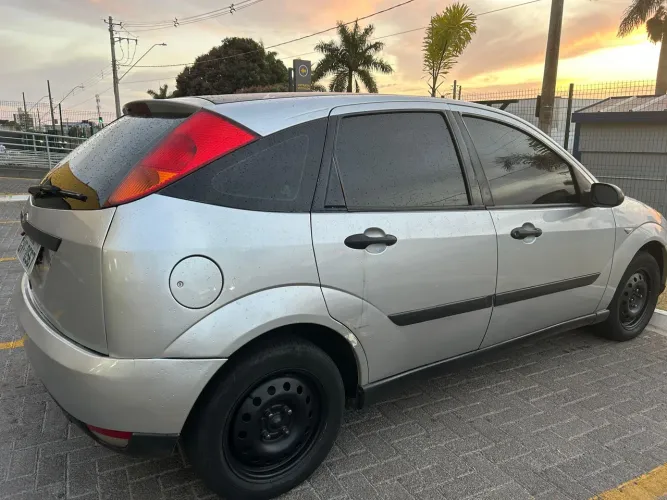 Ford Focus Hatch 1.8 2001