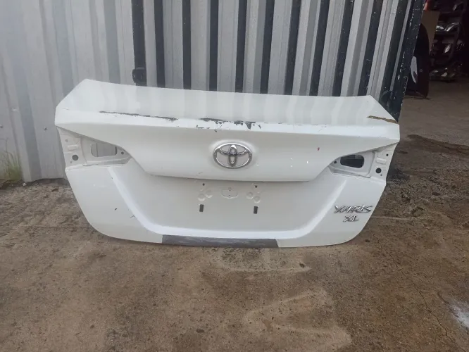 Tampa Traseira Yaris