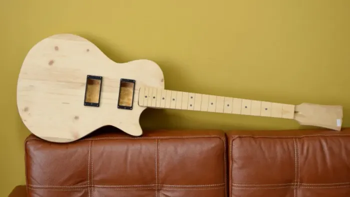 Corpo e braço para guitarra Les Paul em pinho canadense (LP003)