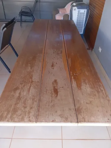 Mesa de madeira com 8 cadeiras 