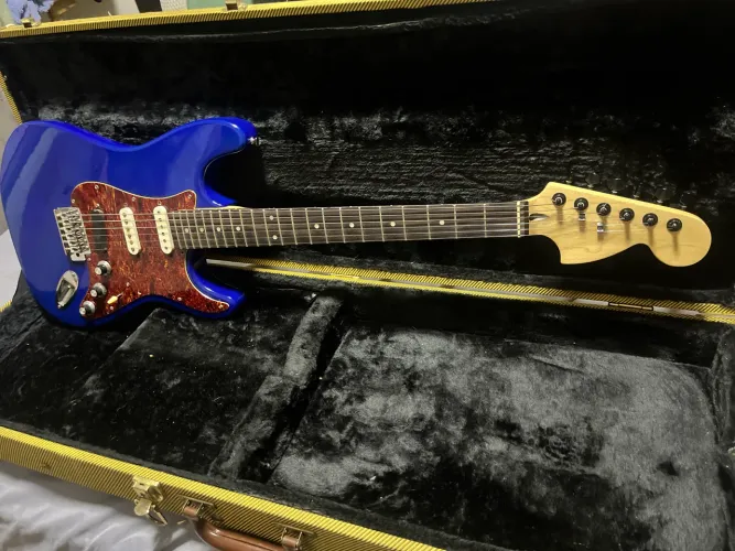 Guitarra strato Squier Big head
