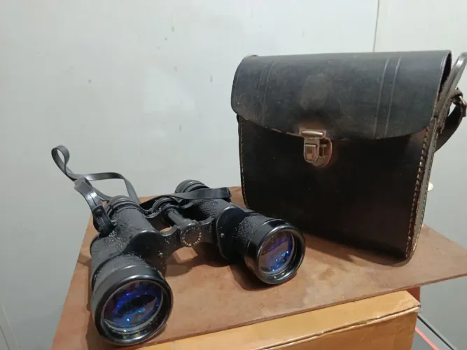 Binóculo alemão antigo