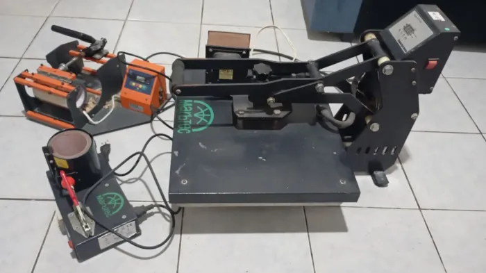 Prensa térmica e  canequeiras