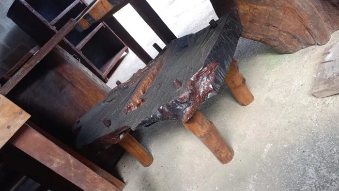 Mesa de Centro em Madeira de Demolição