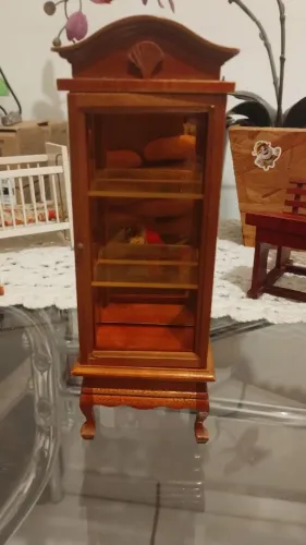 Miniatura de Cristaleira em Madeira