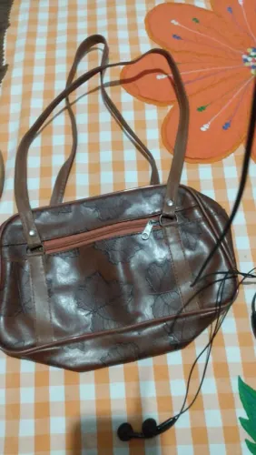 3 BOLSAS DE COURO. Ler descrição...