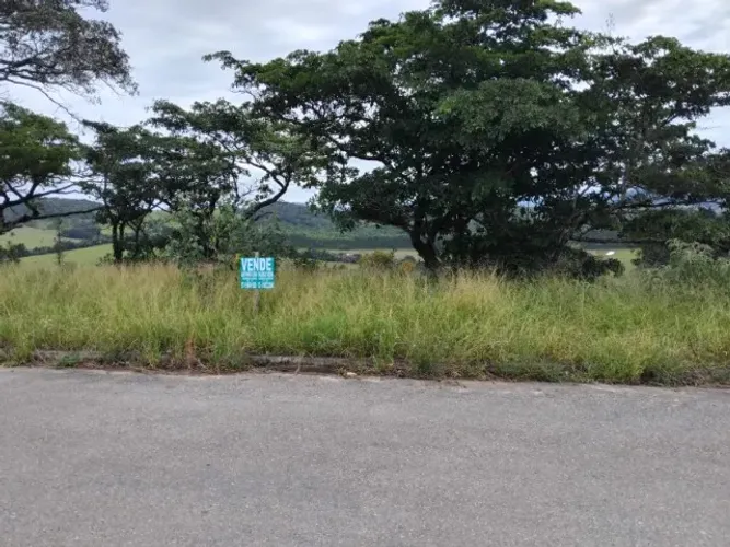 Lote a venda no bairro Jardim São Bento em Carmópolis de Minas/MG.