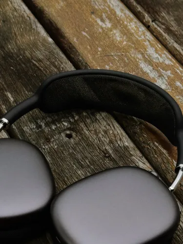 AIR PODS MAX PRETO SEMI NOVO COM CAIXA (LIGHTENING)