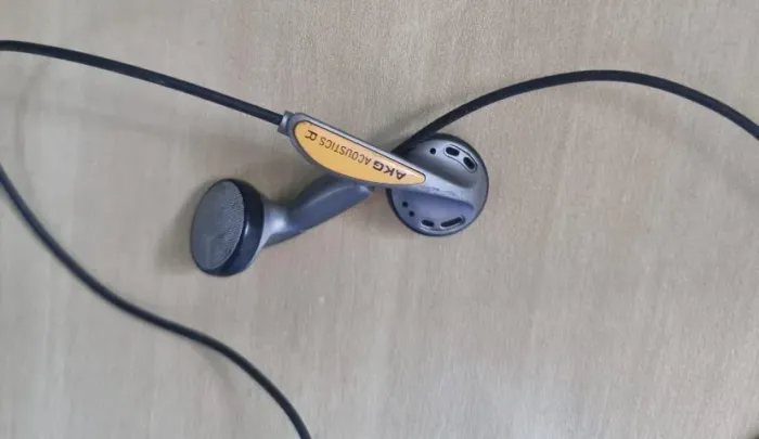 fone de ouvido acoustics akg