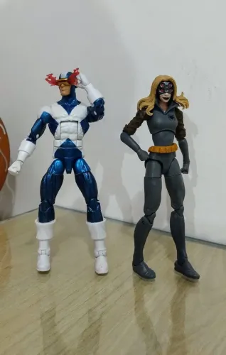 Action Figures: Marvel legends Cyclops e Viúva Negra (custom)