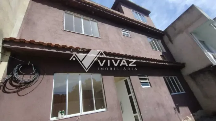 Ótima Casa Triplex com 02 Quartos 02 Banheiros e Terraço em Cavalcanti