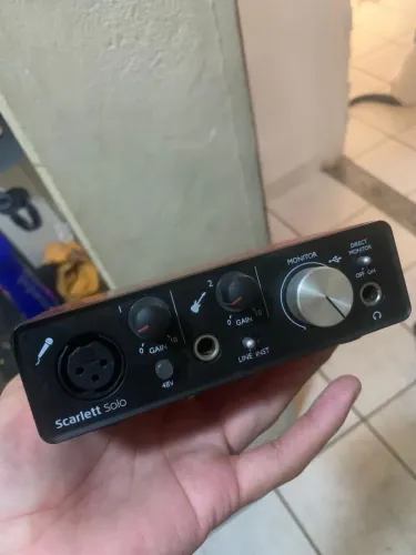 Placa de áudio Focusrite Scarlett Solo 2i2 2ªG