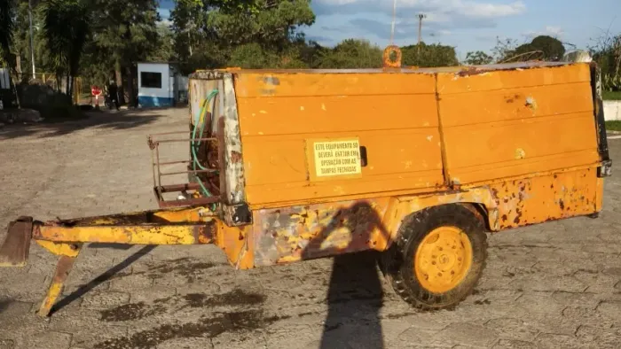 Compressor Atlas Copco XA120 ? Diesel MWM ? Funcionando