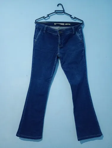 VENDO CALÇA JEANS  HERING FEMININA TAMANHO 38, EM OTIMAS CONDIÇÕES 