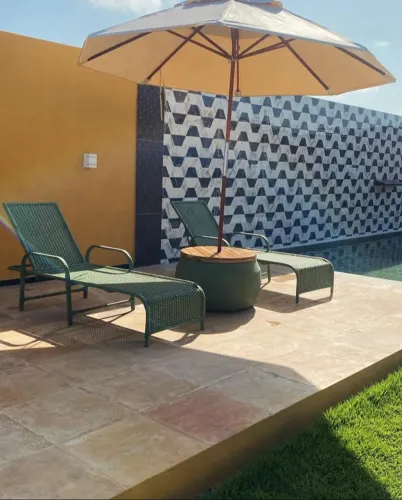 ESPREGUIÇADEIRA COM BRAÇO PARA PISCINA (UNIDADE)