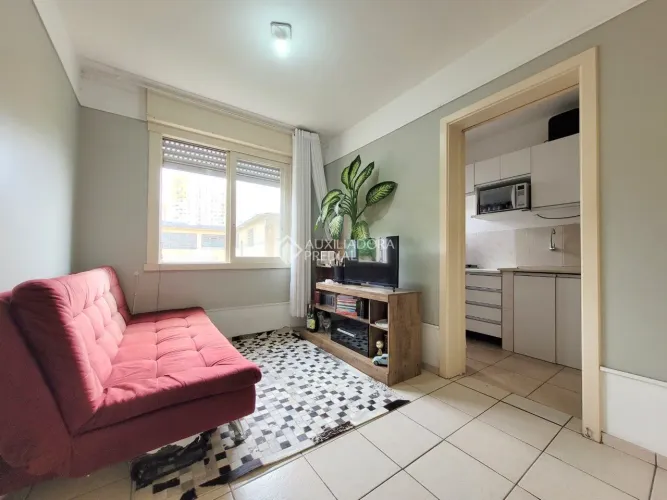 Excelente apartamento de 01 dormitório, reformado e semi-mobiliado no bairro Santo Antônio