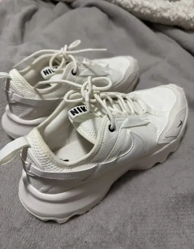 Tênis Nike TC 7900 feminino original - branco/off-white - estilo chunky