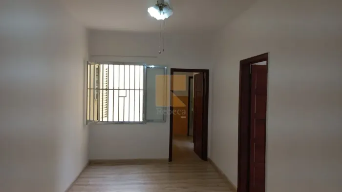 Apartamento de dois dormitórios de fundo, com quintal no bom retiro