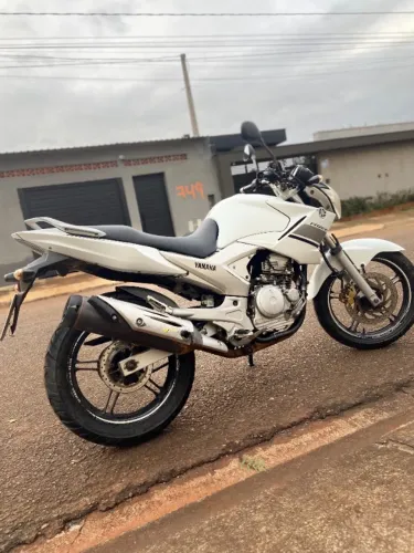 YAMAHA FAZER 250 À VENDA