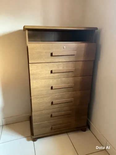 Vendo guarda-roupa e cômoda