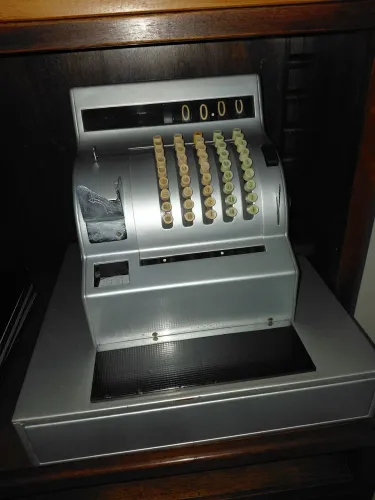 Vende-se caixa registradora antiga reformada