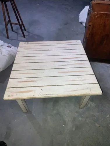 Mesa de Centro Madeira Maciça Impecável Excelente Estado <br>90x90 em madeira maciça.<br>350.00