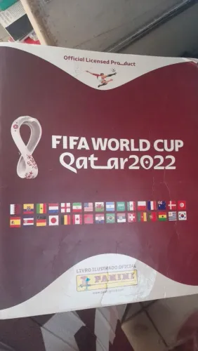 Vendo álbum da copa 2022 capa dura completo 98% das figurinhas
