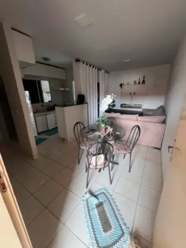 Casa 55m², 02 quartos e cozinha c/ armários Jd. Gardênia